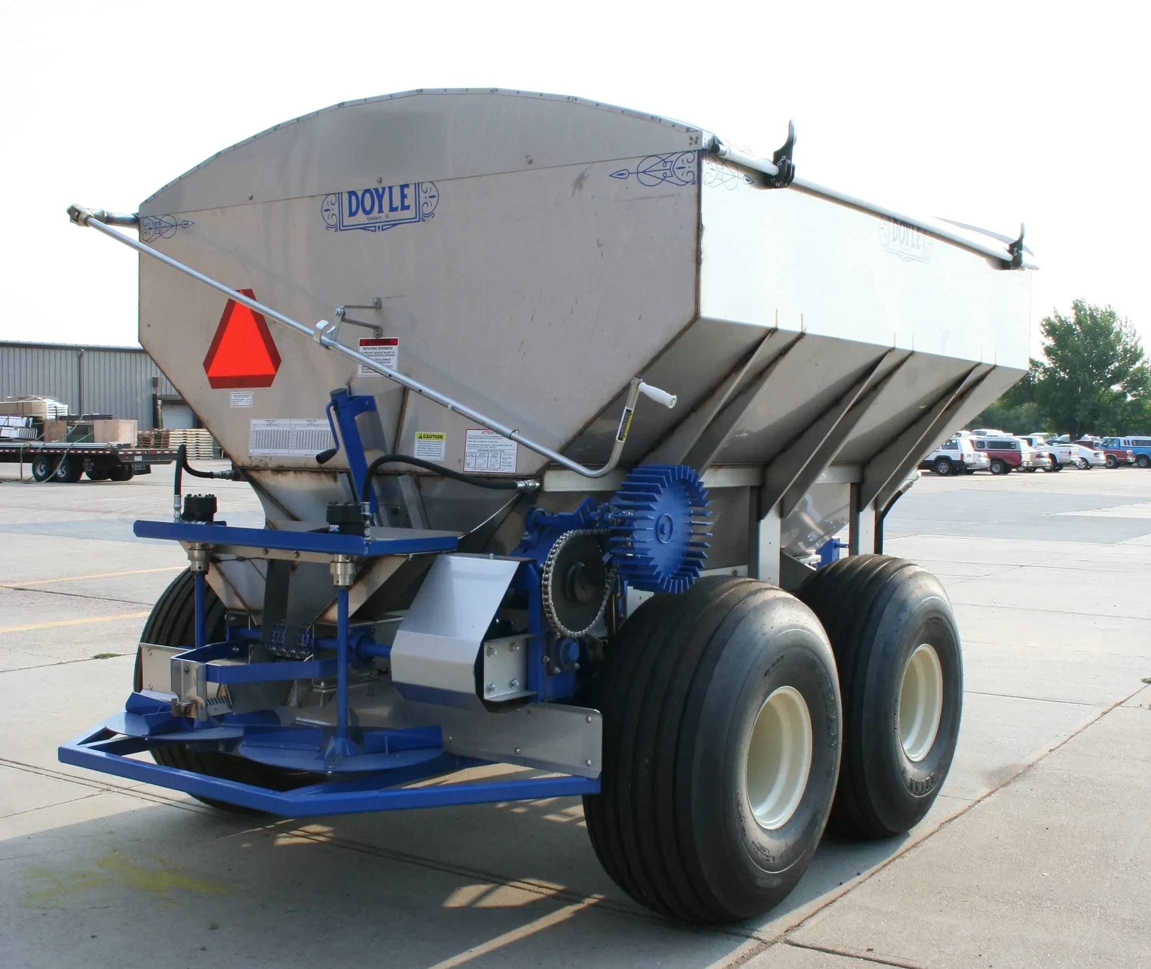 Fertilizer spreader with a roll tarp kit
