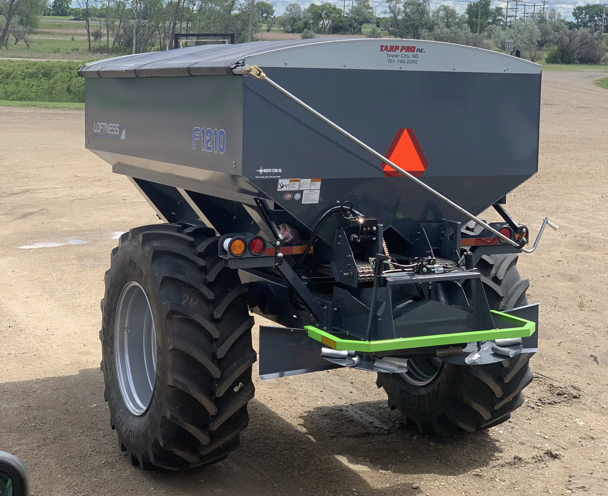 Fertilizer spreader cart with a Tarp Pro roll tarp